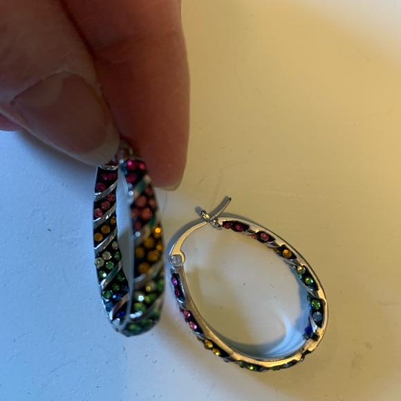 💰3 for 15💰 Multi colored lever back hoops - Picture 5 of 7